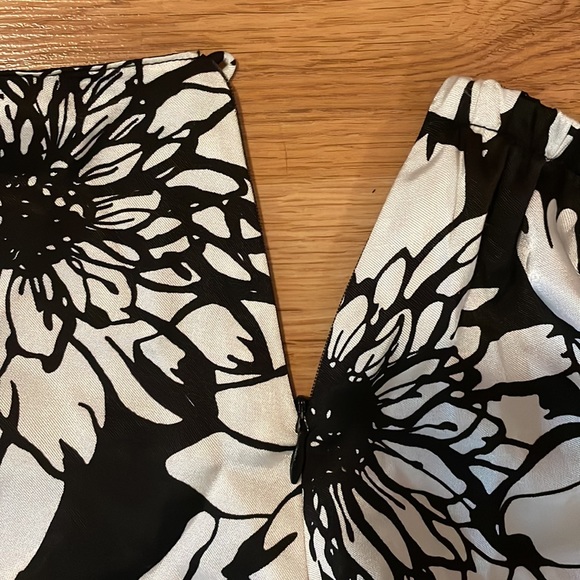 Chico’s Skirt Black Skirt with White Floral pattern Lattice Trim Size 1 - Picture 7 of 12